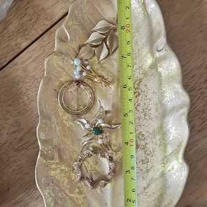 Vintage brooch lot